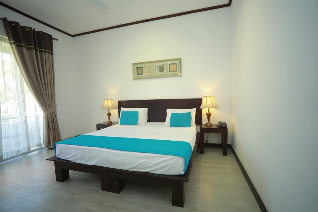 هتل راتنا بیچ واددووا